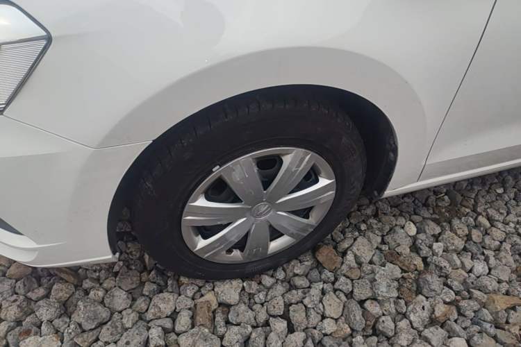 Used Volkswagen Jetta 2017 1.4L Manual Fashion Edition Left Front Wheel Hub