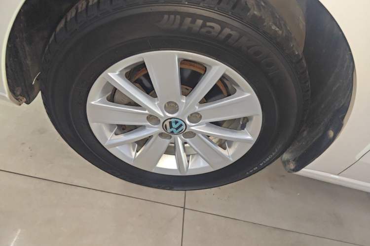Used Volkswagen Jetta 2017 1.5L Automatic Fashion Model Left Front Wheel Hub