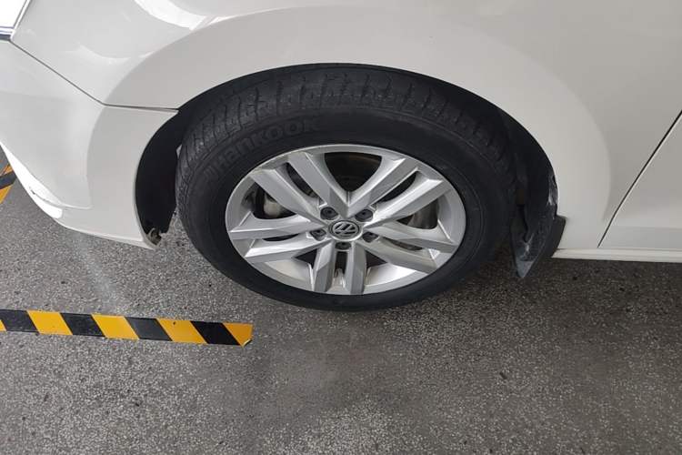 Used Volkswagen Jetta 2017 1.4L Manual Comfort Model Left Front Wheel Hub