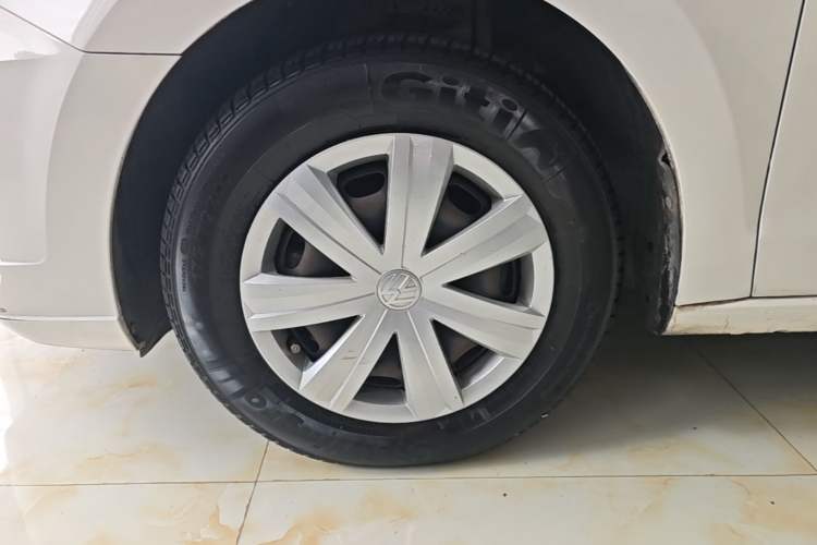 Used Volkswagen Jetta 2017 1.4L Manual Fashion Edition Left Front Wheel Hub