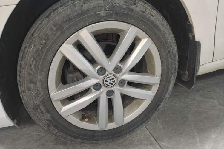 Used Volkswagen Jetta 2017 1.5L Automatic Comfort Model Left Front Wheel Hub