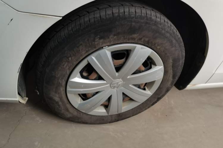 Used Volkswagen Jetta 2017 1.4L Manual Fashion Edition Left Front Wheel Hub