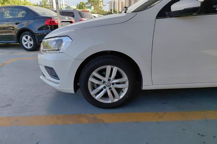 Used Volkswagen Jetta 2017 1.4L Manual Comfort Model Left Front Wheel Hub