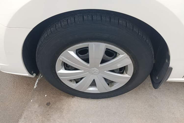 Used Volkswagen Jetta 2017 1.5L Manual Fashion Edition Left Front Wheel Hub