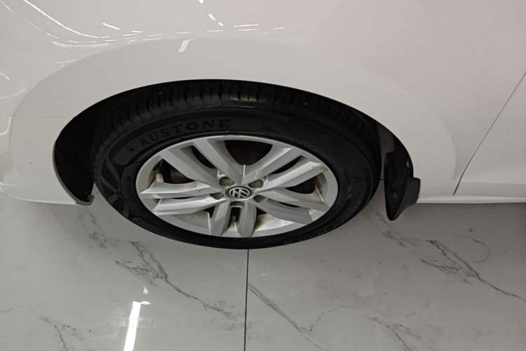 Used Volkswagen Jetta 2017 1.5L Automatic Fashion Model Left Front Wheel Hub