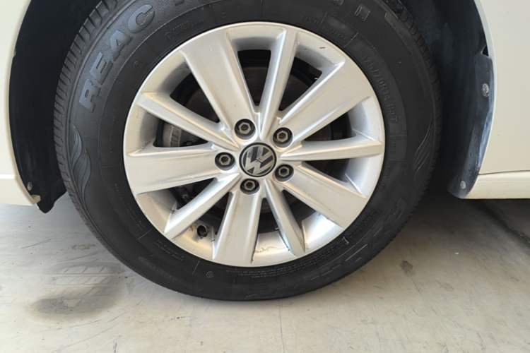 Used Volkswagen Jetta 2017 1.5L Automatic Fashion Model Left Front Wheel Hub