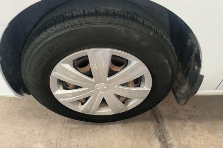 Used Volkswagen Jetta 2017 1.4L Manual Fashion Edition Left Front Wheel Hub