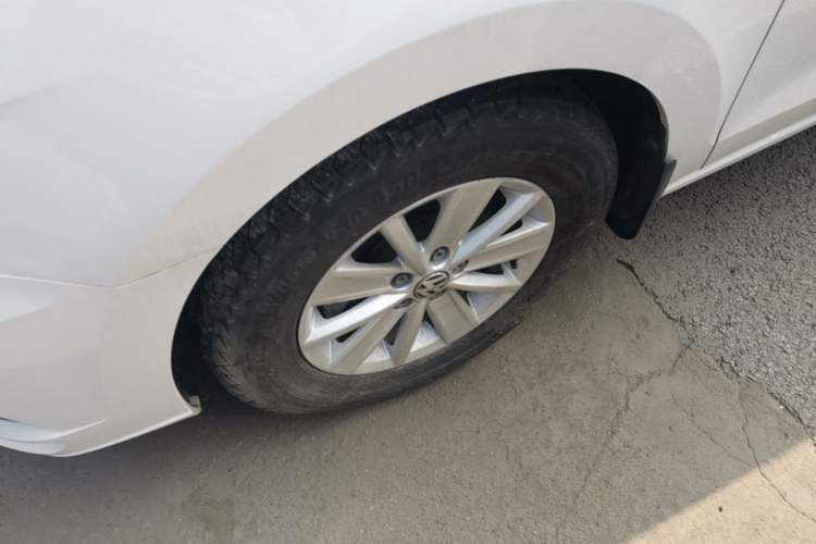 Used Volkswagen Jetta 2017 1.5L Automatic Fashion Model Left Front Wheel Hub