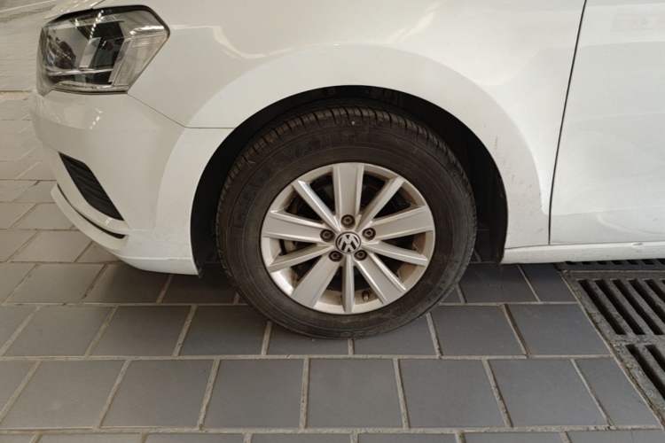 Used Volkswagen Jetta 2017 1.4L Manual Fashion Edition Left Front Wheel Hub