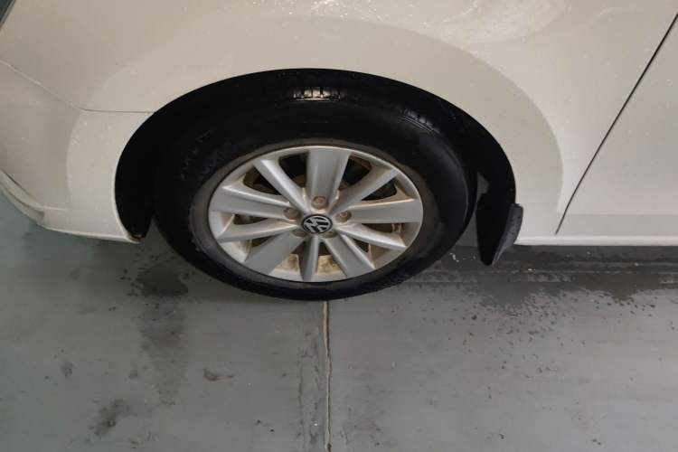 Used Volkswagen Jetta 2017 1.4L Manual Fashion Edition Left Front Wheel Hub