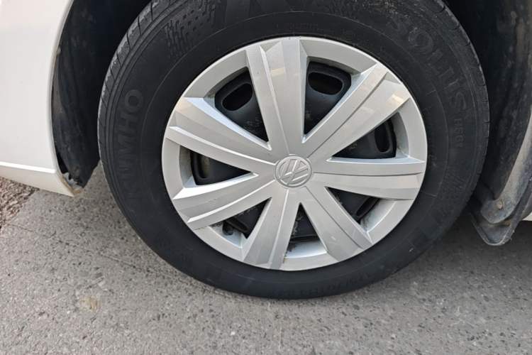 Used Volkswagen Jetta 2017 1.4L Manual Fashion Edition Left Front Wheel Hub