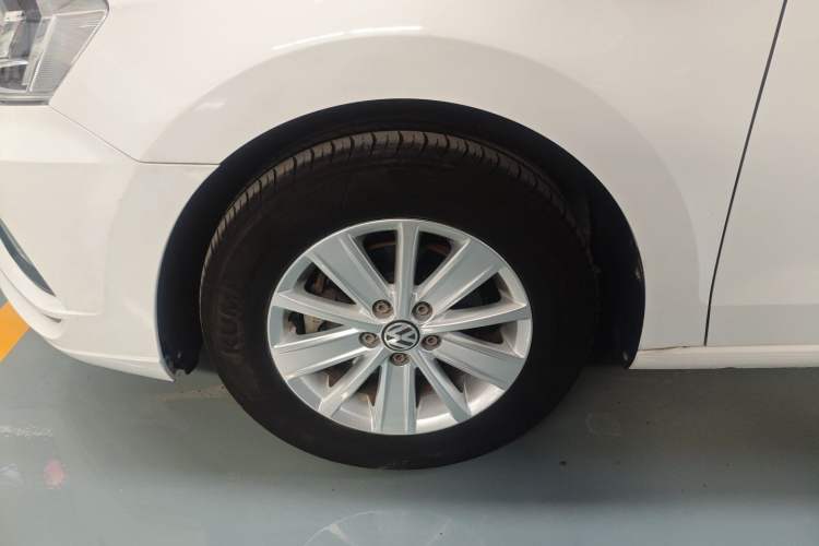 Used Volkswagen Jetta 2017 1.4L Manual Fashion Edition Left Front Wheel Hub