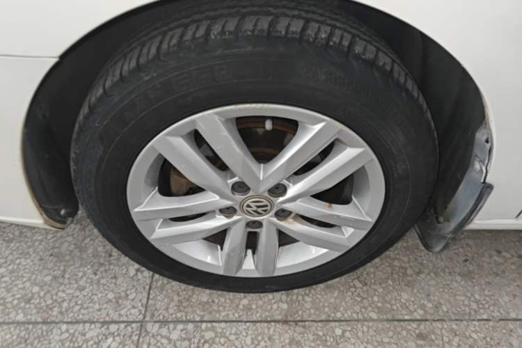 Used Volkswagen Jetta 2017 1.5L Automatic Comfort Model Left Front Wheel Hub