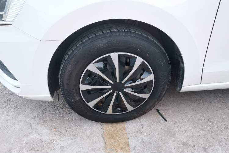 Used Volkswagen Jetta 2017 1.5L Manual Fashion Edition Left Front Wheel Hub