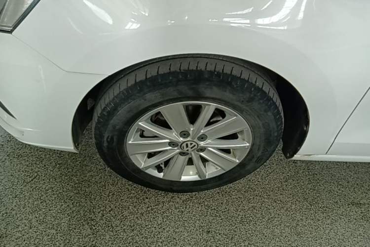 Used Volkswagen Jetta 2017 1.5L Automatic Fashion Model Left Front Wheel Hub