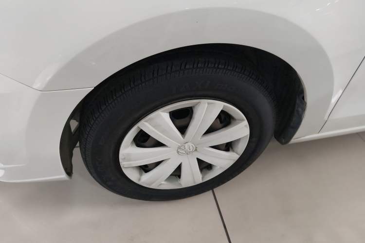 Used Volkswagen Jetta 2017 1.4L Manual Fashion Edition Left Front Wheel Hub