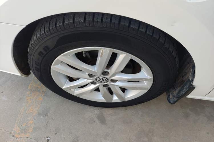 Used Volkswagen Jetta 2017 1.5L Manual Comfort Model Left Front Wheel Hub