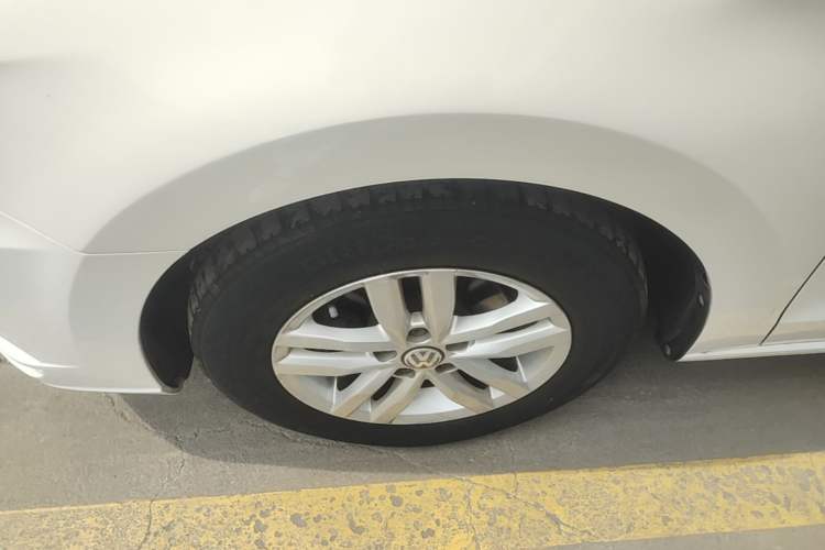 Used Volkswagen Jetta 2017 1.5L Manual Fashion Edition Left Front Wheel Hub