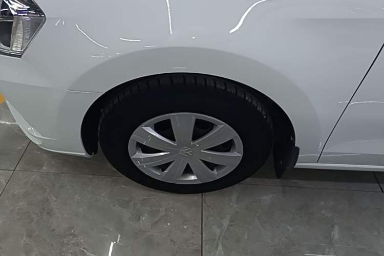 Used Volkswagen Jetta 2017 1.4L Manual Fashion Edition Left Front Wheel Hub