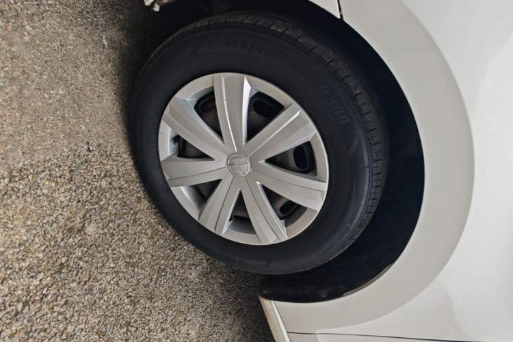 Used Volkswagen Jetta 2017 1.4L Manual Fashion Edition Left Front Wheel Hub