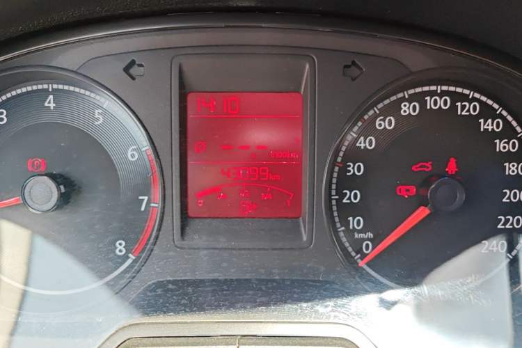 Used Volkswagen Jetta 2017 1.5L Manual Comfort Model Odometer Close Up