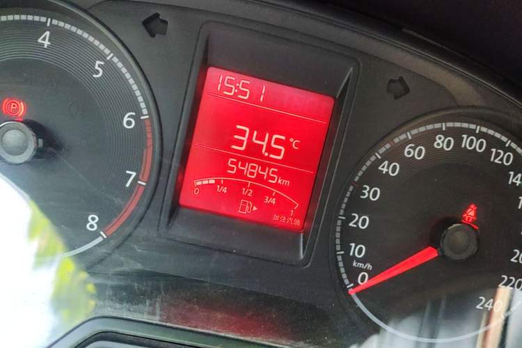Used Volkswagen Jetta 2017 1.5L Manual Fashion Edition Odometer Close Up