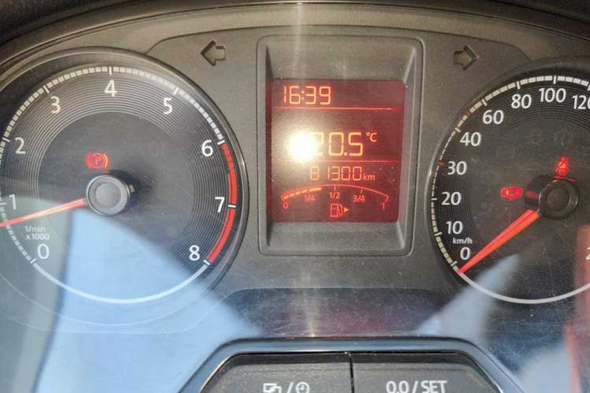 Used Volkswagen Jetta 2017 1.4L Manual Fashion Edition Odometer Close Up