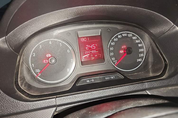 Used Volkswagen Jetta 2017 1.4L Manual Fashion Edition Odometer Close Up