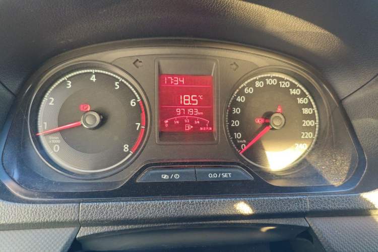 Used Volkswagen Jetta 2017 1.5L Manual Fashion Edition Odometer Close Up