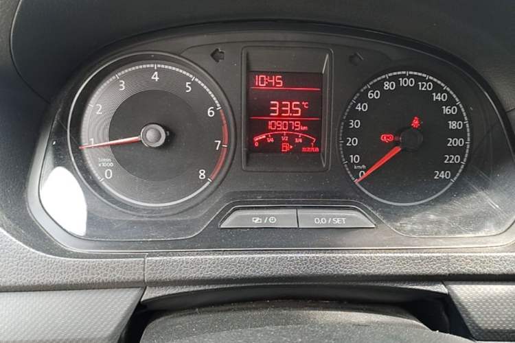Used Volkswagen Jetta 2017 1.5L Manual Fashion Edition Odometer Close Up