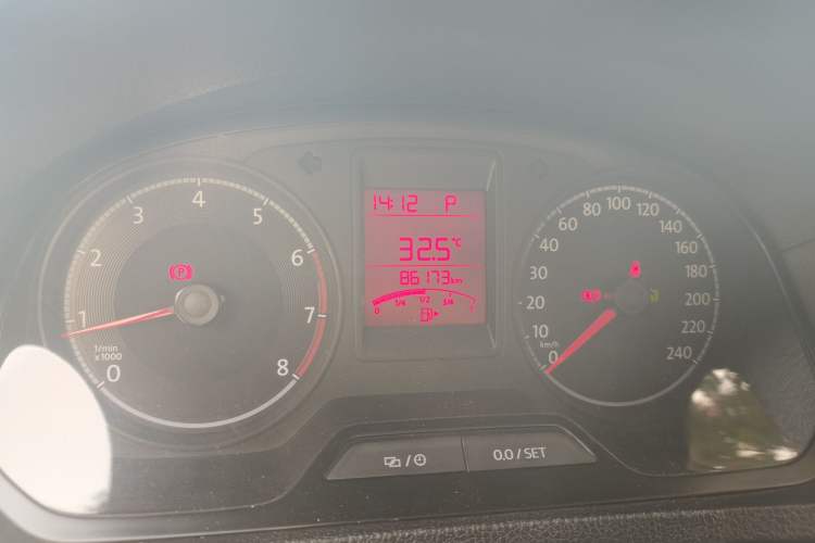 Used Volkswagen Jetta 2017 1.5L Automatic Fashion Model Odometer Close Up