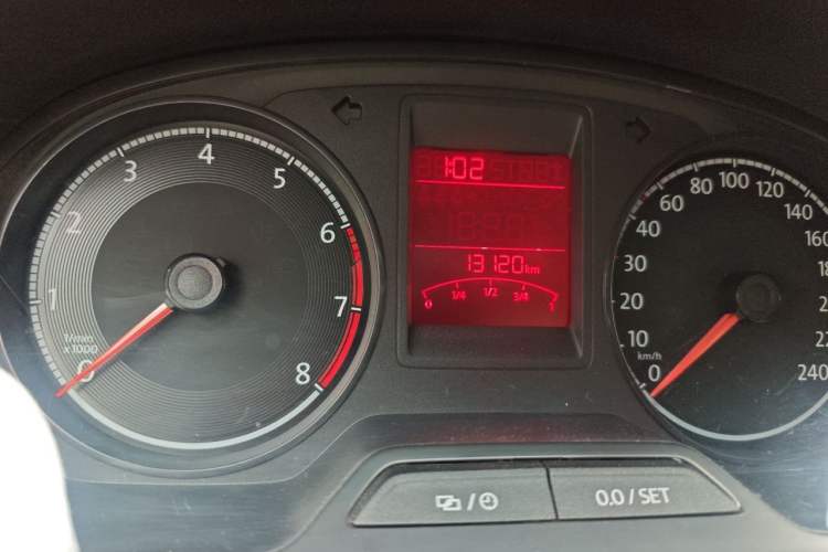 Used Volkswagen Jetta 2017 1.4L Manual Fashion Edition Odometer Close Up