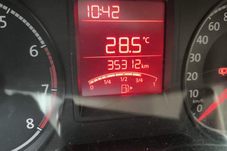 Used Volkswagen Jetta 2017 1.5L Manual Fashion Edition Odometer Close Up