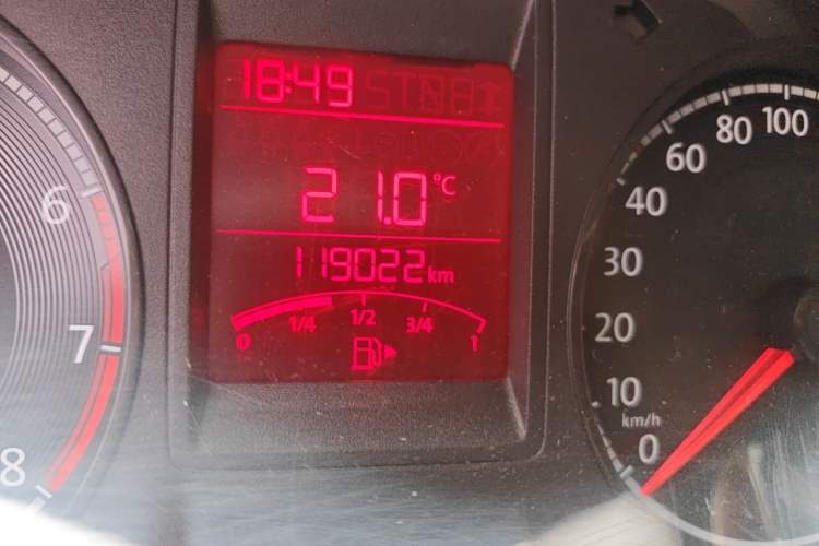 Used Volkswagen Jetta 2017 1.4L Manual Fashion Edition Odometer Close Up