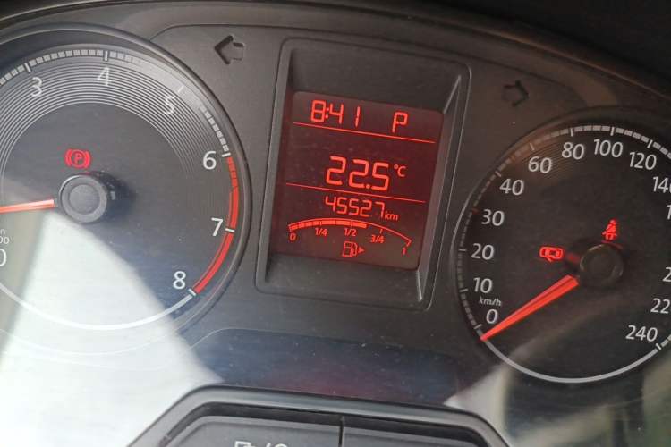 Used Volkswagen Jetta 2017 1.5L Automatic Fashion Model Odometer Close Up