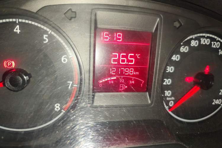 Used Volkswagen Jetta 2017 1.4L Manual Fashion Edition Odometer Close Up