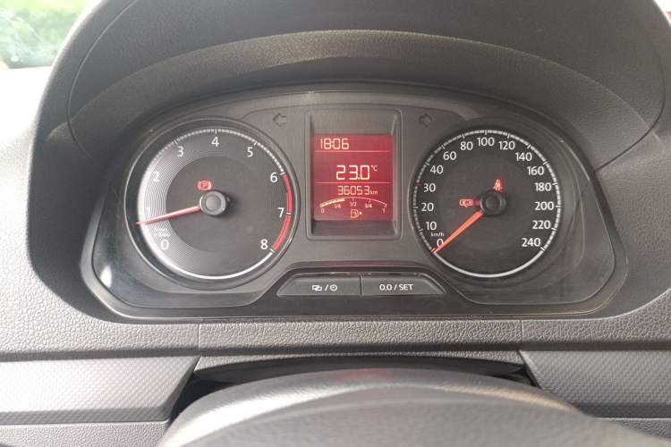 Used Volkswagen Jetta 2017 1.5L Manual Fashion Edition Odometer Close Up
