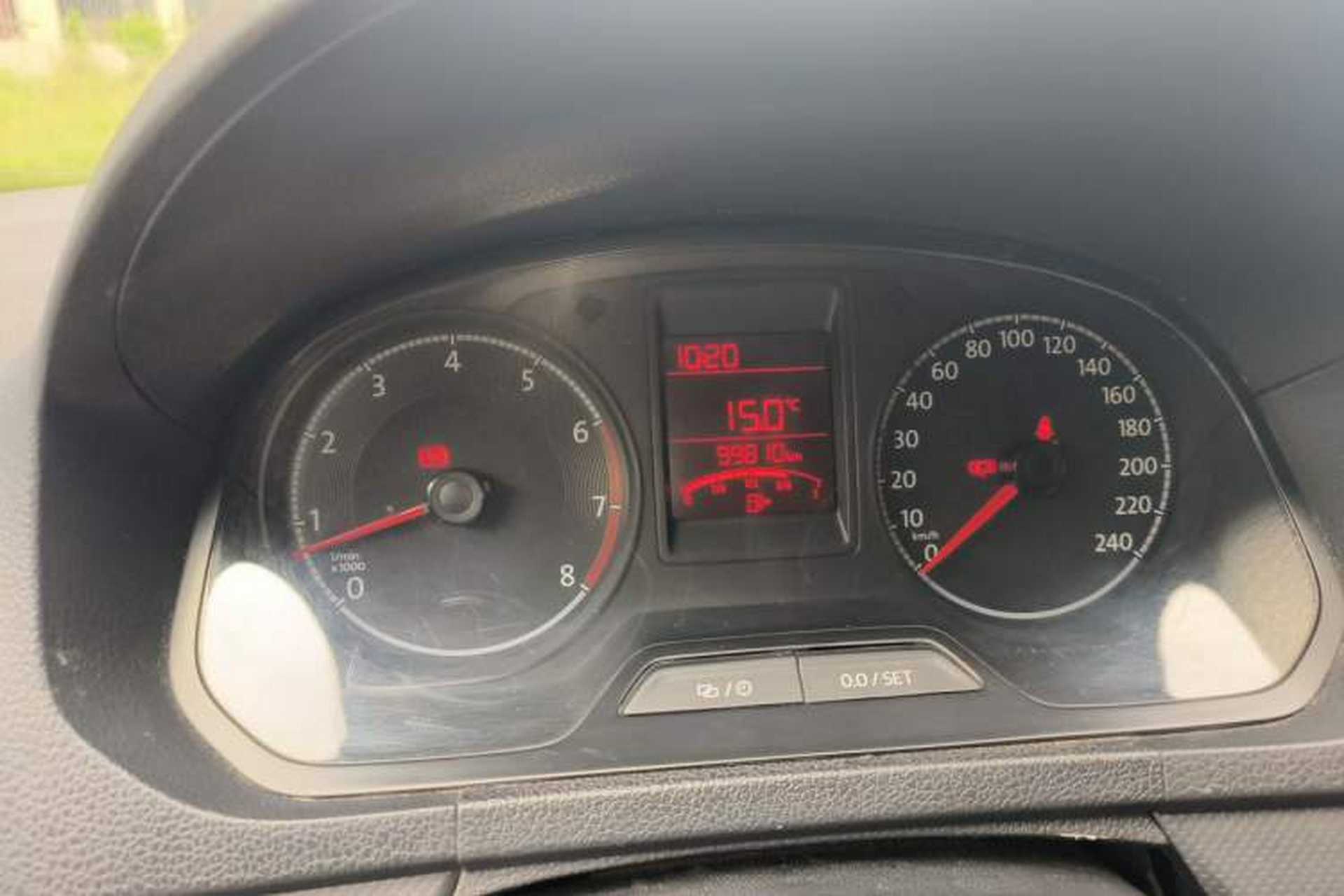 Used Volkswagen Jetta 2017 1.4L Manual Fashion Edition Odometer Close Up