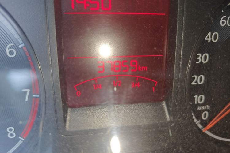 Used Volkswagen Jetta 2017 1.4L Manual Fashion Edition Odometer Close Up