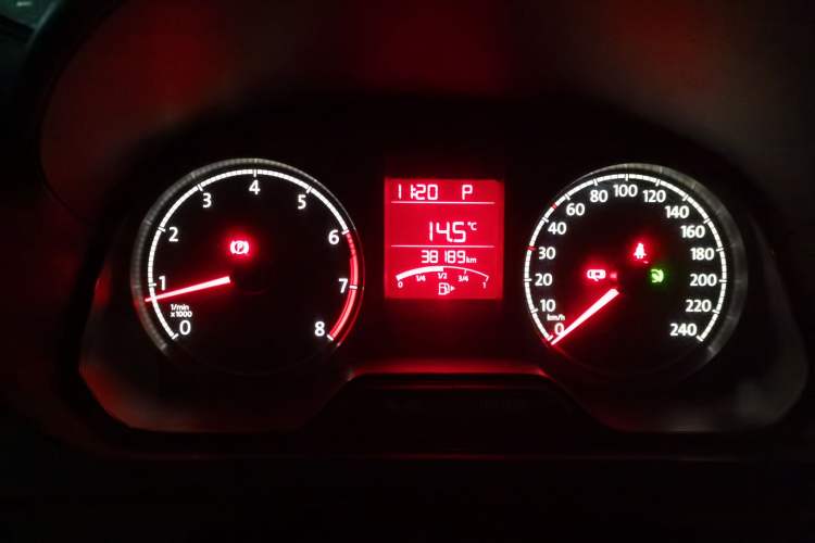 Used Volkswagen Jetta 2017 1.5L Automatic Fashion Model Odometer Close Up