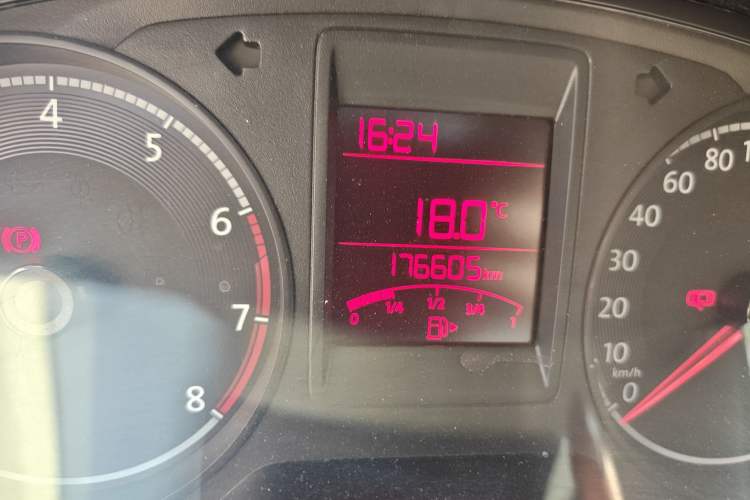Used Volkswagen Jetta 2017 1.5L Manual Fashion Edition Odometer Close Up