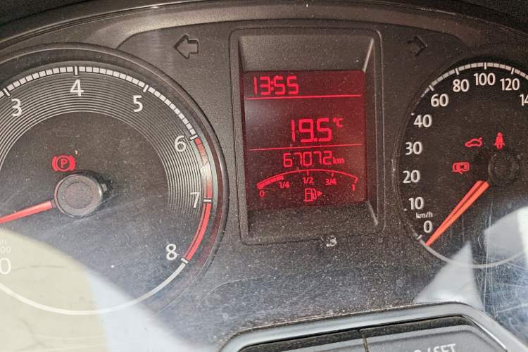 Used Volkswagen Jetta 2017 1.4L Manual Fashion Edition Odometer Close Up