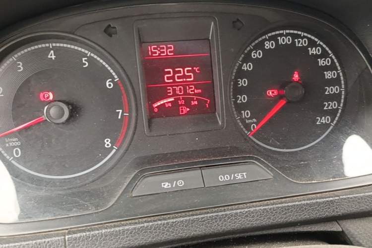 Used Volkswagen Jetta 2017 1.4L Manual Fashion Edition Odometer Close Up
