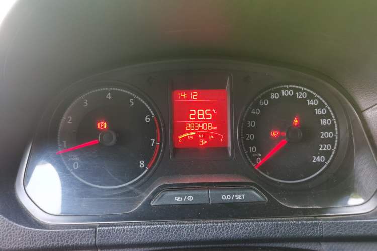 Used Volkswagen Jetta 2017 1.5L Manual Fashion Edition Odometer Close Up