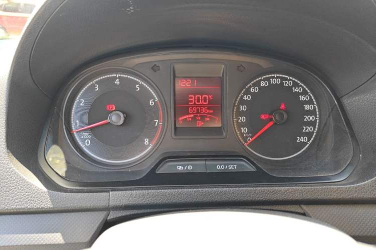 Used Volkswagen Jetta 2017 1.4L Manual Fashion Edition Odometer Close Up