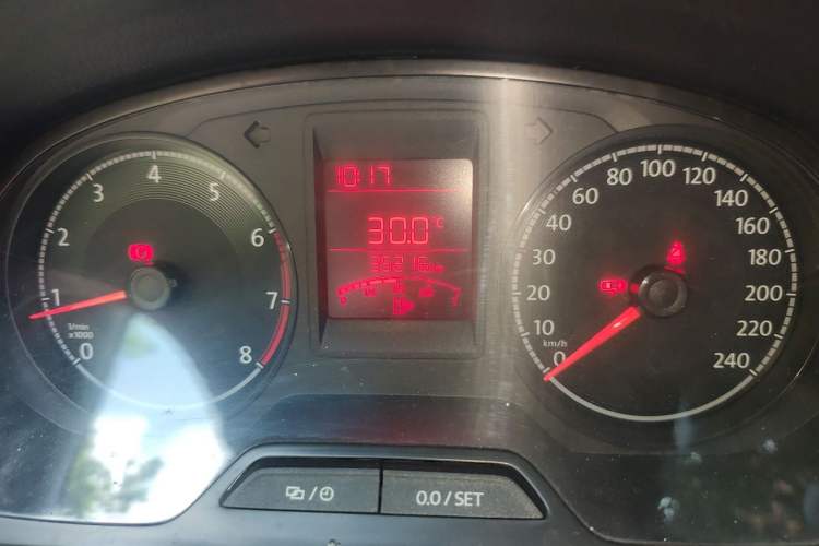 Used Volkswagen Jetta 2017 1.4L Manual Fashion Edition Odometer Close Up