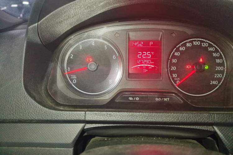 Used Volkswagen Jetta 2017 1.5L Automatic Fashion Model Odometer Close Up