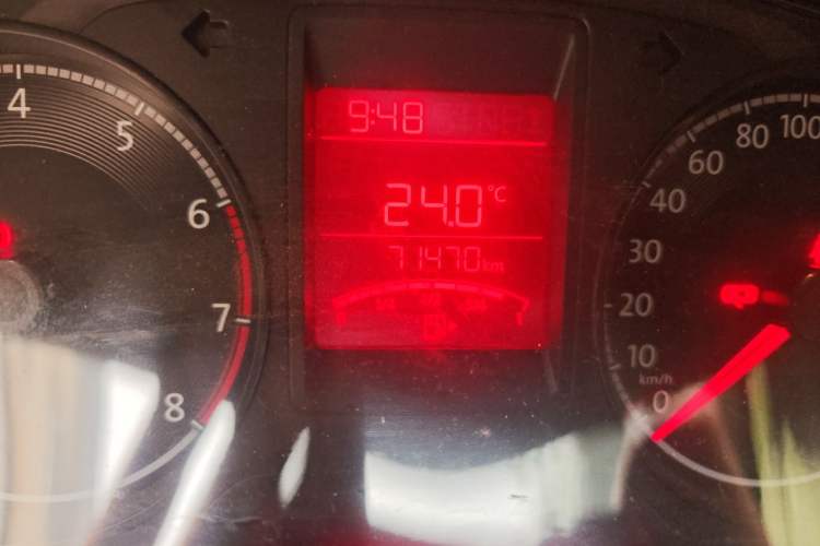 Used Volkswagen Jetta 2017 1.5L Manual Fashion Edition Odometer Close Up