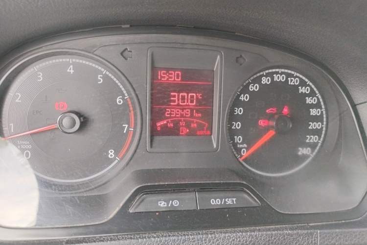 Used Volkswagen Jetta 2017 1.4L Manual Fashion Edition Odometer Close Up