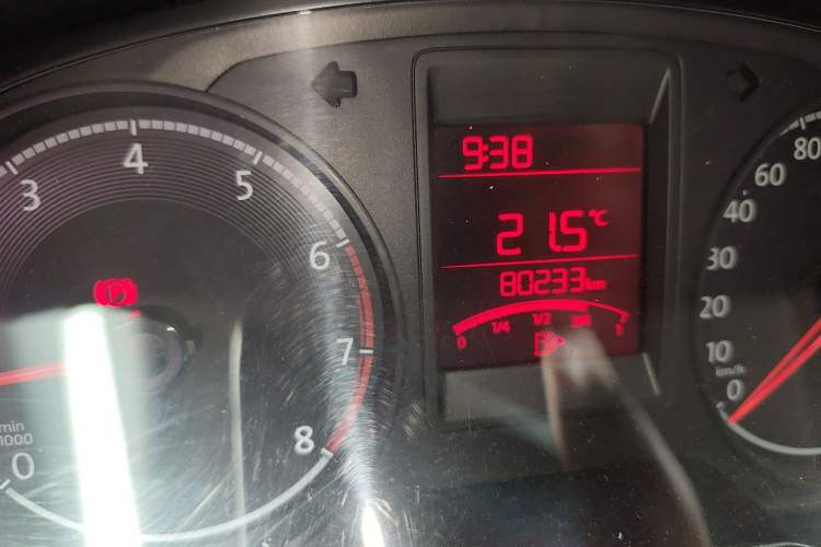 Used Volkswagen Jetta 2017 1.4L Manual Fashion Edition Odometer Close Up
